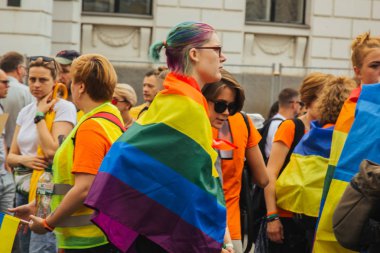 Kiev, Ukrayna, 06.23.2019. LGBT geçit töreni, gey, lezbiyen, travesti hakları için eşitlik Yürüyüşü. Cinsiyet olmayan ikili insanlar hakları için mücadele