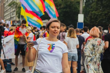 Kiev, Ukrayna, 06.23.2019. LGBT geçit töreni, gey, lezbiyen, travesti hakları için eşitlik Yürüyüşü. Cinsiyet olmayan ikili insanlar hakları için mücadele