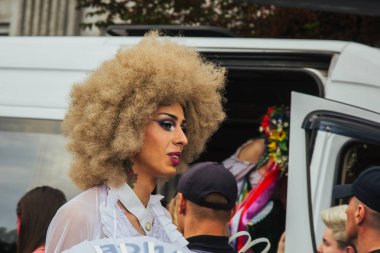 Kiev, Ukrayna, 06.23.2019. LGBT geçit töreni, gey, lezbiyen, travesti hakları için eşitlik Yürüyüşü. Cinsiyet olmayan ikili insanlar hakları için mücadele