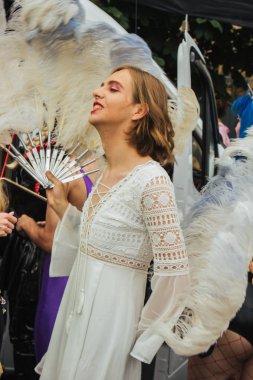 Kiev, Ukrayna, 06.23.2019. LGBT geçit töreni, gey, lezbiyen, travesti hakları için eşitlik Yürüyüşü. Cinsiyet olmayan ikili insanlar hakları için mücadele