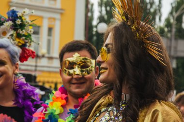 Kiev, Ukrayna, 06.23.2019. LGBT geçit töreni, gey, lezbiyen, travesti hakları için eşitlik Yürüyüşü. Cinsiyet olmayan ikili insanlar hakları için mücadele