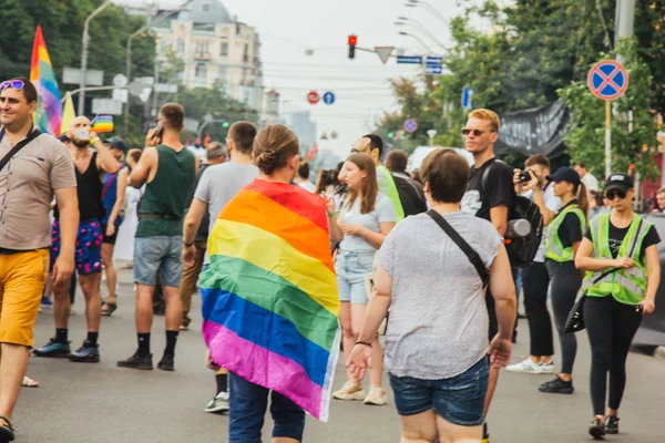 キエフ, ウクライナ, 06.23.2019.Lgbtパレード、同性愛者、レズビアン、女装の権利のための平等の行進。性別非バイナリの人々は権利のために戦う — ストック写真