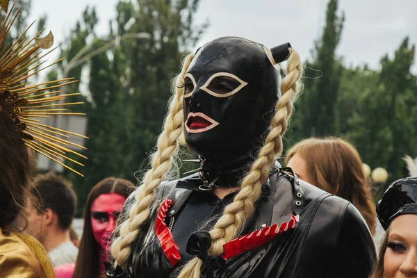 Kijów, Ukraina, 06.23.2019. Parada LGBT, marzec równości praw gejów, lesbijek, transwestytów. Płeć niebinarne ludzie walczą o prawa — Zdjęcie stockowe