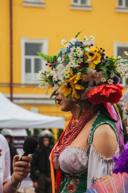 Kiev, Ukrayna, 06.23.2019. LGBT geçit töreni, gey, lezbiyen, travesti hakları için eşitlik Yürüyüşü. Cinsiyet olmayan ikili insanlar hakları için mücadele