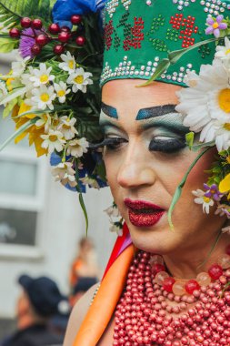Kiev, Ukrayna, 06.23.2019. LGBT geçit töreni, gey, lezbiyen, travesti hakları için eşitlik Yürüyüşü. Cinsiyet olmayan ikili insanlar hakları için mücadele