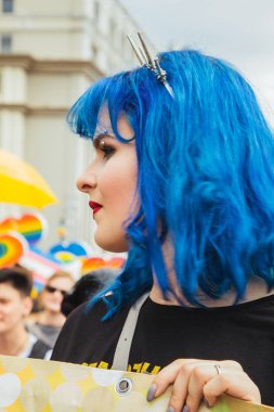 Kiev, Ukrayna, 06.23.2019. LGBT geçit töreni, gey, lezbiyen, travesti hakları için eşitlik Yürüyüşü. Cinsiyet olmayan ikili insanlar hakları için mücadele