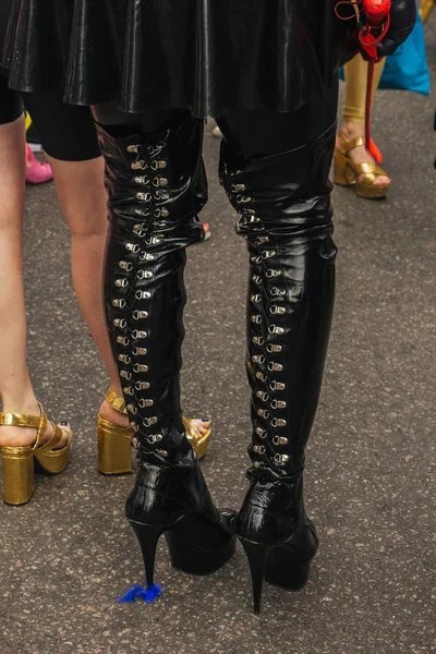 Kiev, Ucrânia, 06.23.2019. Desfile LGBT, Março de igualdade para os direitos dos gays, lésbicas, travestis. Gênero pessoas não-binárias lutam por direitos — Fotografia de Stock