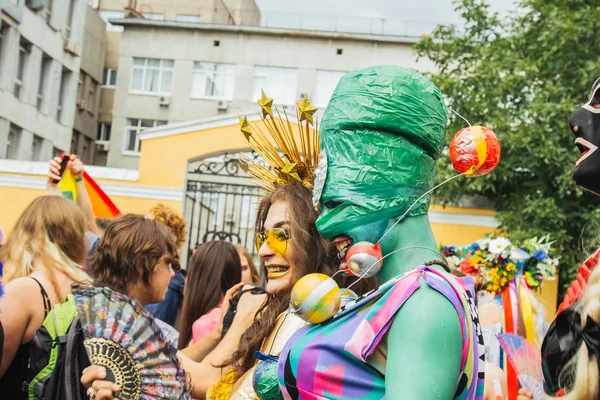 Kiev, Ukraine, 06.23.2019. LGBT parade, March of equality for the rights of gays, lesbians, transvestites. Gender non-binary people fight for rights — Stock Photo, Image