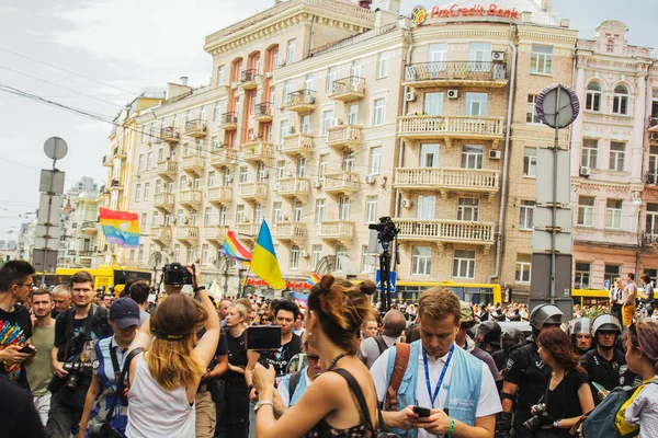 Киев, Украина, 06.23.2019. ЛГБТ-парад, Марш равенства за права геев, лесбиянок, трансвеститов. Гендерные небинарные люди борются за права — стоковое фото