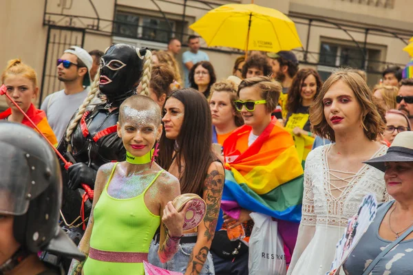 キエフ, ウクライナ, 06.23.2019.Lgbtパレード、同性愛者、レズビアン、女装の権利のための平等の行進。性別非バイナリの人々は権利のために戦う — ストック写真