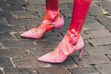 Kiev, Ukrayna, 06.23.2019. LGBT geçit töreni, gey, lezbiyen, travesti hakları için eşitlik Yürüyüşü. Cinsiyet olmayan ikili insanlar hakları için mücadele