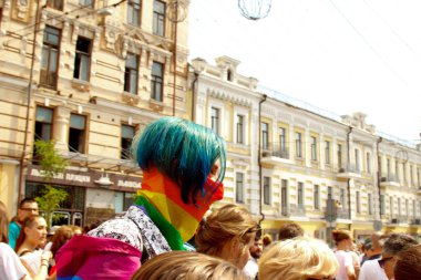 Kiev, Ukrayna, 06.23.2019. LGBT geçit töreni, gey, lezbiyen, travesti hakları için eşitlik Yürüyüşü. Cinsiyet olmayan ikili insanlar hakları için mücadele