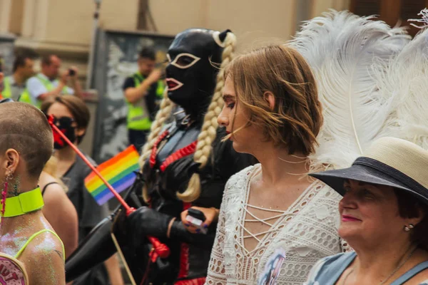 Kiev, Ucrania, 06.23.2019. Desfile LGBT, Marcha de igualdad por los derechos de gays, lesbianas, travestis. Género personas no binarias luchan por los derechos —  Fotos de Stock