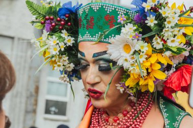 Kiev, Ukrayna, 06.23.2019. LGBT geçit töreni, gey, lezbiyen, travesti hakları için eşitlik Yürüyüşü. Cinsiyet olmayan ikili insanlar hakları için mücadele