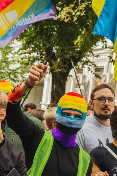 Kiev, Ucrania, 06.23.2019. Desfile LGBT, Marcha de igualdad por los derechos de gays, lesbianas, travestis. Género personas no binarias luchan por los derechos —  Fotos de Stock