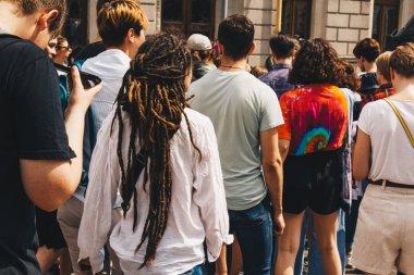 Kiev, Ukrayna, 06.23.2019. LGBT geçit töreni, gey, lezbiyen, travesti hakları için eşitlik Yürüyüşü. Cinsiyet olmayan ikili insanlar hakları için mücadele