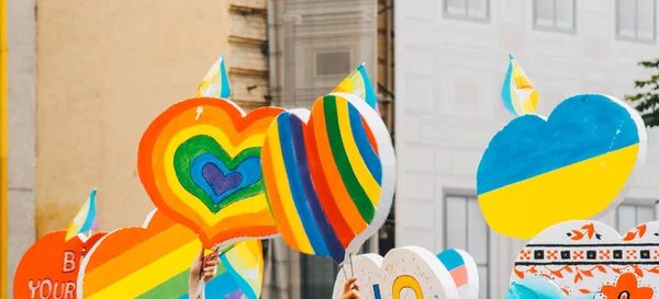 Kiev, Ukraina, 06.23.2019. HBT-parad, marsch av jämställdhet för rättigheter homofile, lesbiska, transvestiter. Kön icke-binära människor kämpa för rättigheter — Stockfoto