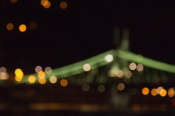 Verschwommene Lichter einer Großstadt bei Nacht. Hintergrund für Reisefotos. Bokeh-Plakat — Stockfoto