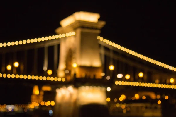 Luces borrosas de una gran ciudad por la noche. Fondo para fotos de viaje. cartel publicitario bokeh —  Fotos de Stock