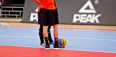 Kiev, Ukrayna, 06.29.2019. Avrupa Streetball Şampiyonası Erkekler ve kadınlar streetball Basketbol Destek Grubu oynamak