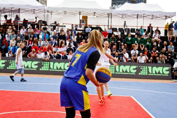 Kiev, Ucraina, 06.29.2019. Campionato Europeo di Streetball Uomini e donne giocano a pallacanestro Gruppo di Supporto — Foto Stock
