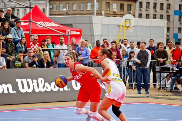 Kiev, Ucraina, 06.29.2019. Campionato Europeo di Streetball Uomini e donne giocano a pallacanestro Gruppo di Supporto — Foto Stock