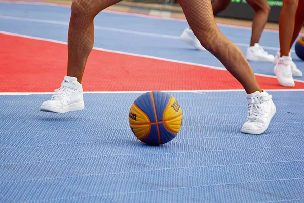 Kiev, Ukrayna, 06.29.2019. Avrupa Streetball Şampiyonası Erkekler ve kadınlar streetball Basketbol Destek Grubu oynamak — Stok fotoğraf