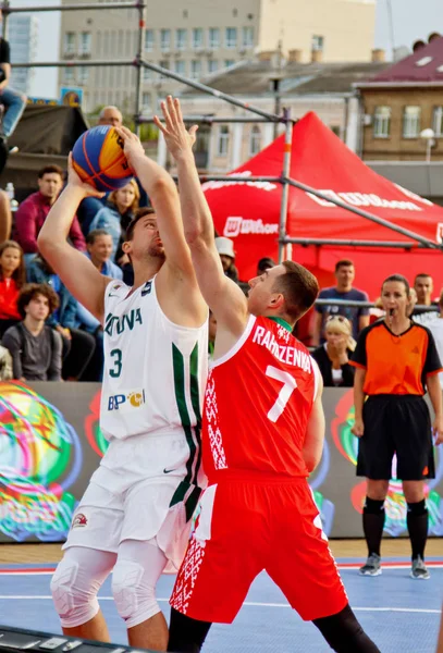 Kiev, Ucraina, 06.29.2019. Campionato Europeo di Streetball Uomini e donne giocano a pallacanestro Gruppo di Supporto — Foto Stock