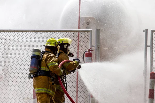 Brandweerman Het Vuur — Stockfoto