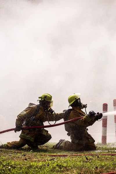 Feuerwehrmann Auf Dem Feuer — Stockfoto