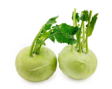 Taze kohlrabi beyaz arka planda izole edildi