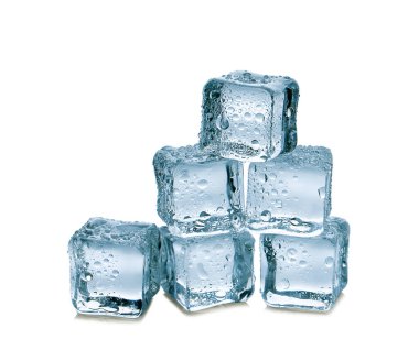 Beyaz arkaplanda buz küpleri
