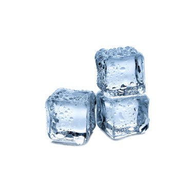 Beyaz arkaplanda buz küpleri