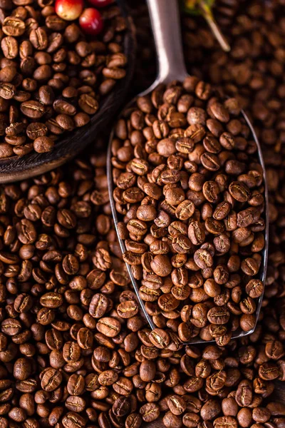 Granos Café Sobre Fondo Madera Rotación —  Fotos de Stock