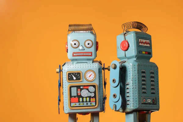 Klasik robot teneke oyuncak.