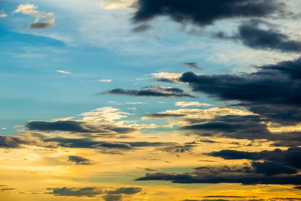 Céu Dramático Colorido Com Nuvem Pôr Sol — Fotografia de Stock