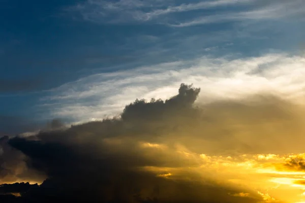 Céu Dramático Colorido Com Nuvem Pôr Sol — Fotografia de Stock