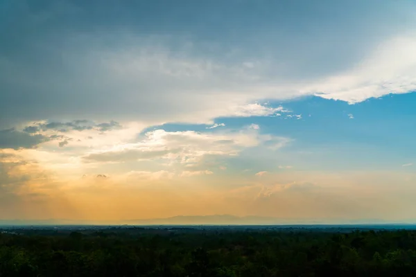 Kleurrijke Dramatische Hemel Met Wolk Bij Zonsondergang — Stockfoto