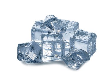 Beyaz arkaplanda buz küpleri