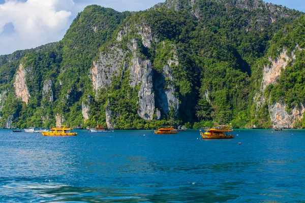Viagem Férias Fundo Ilha Tropical Com Resorts Phi Phi Ilha — Fotografia de Stock