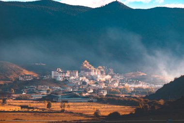 Songzanlin Tapınağı aynı zamanda Ganden (Shangri-La) olarak da bilinir, Yunnan)
