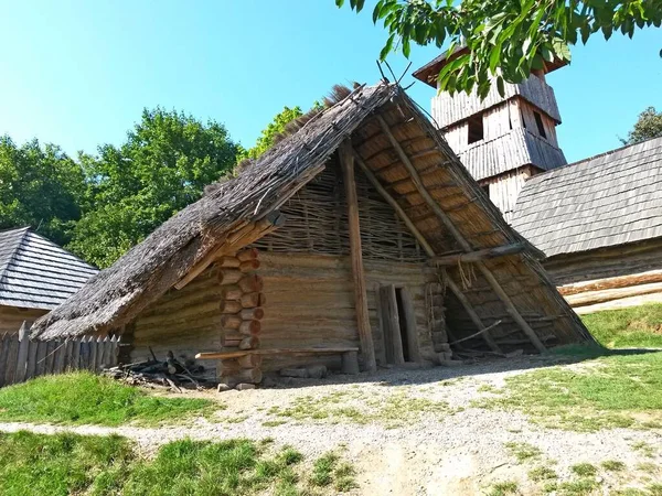 Starobylý Dřevěný Dům Pekárna Speciální Kouřovou Prodyšnou Zdí Skanzen Modra — Stock fotografie