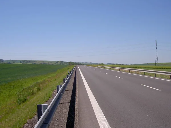 New Asphalt Road Fields Crash Barriers Lines Mast Image — Stock Photo, Image