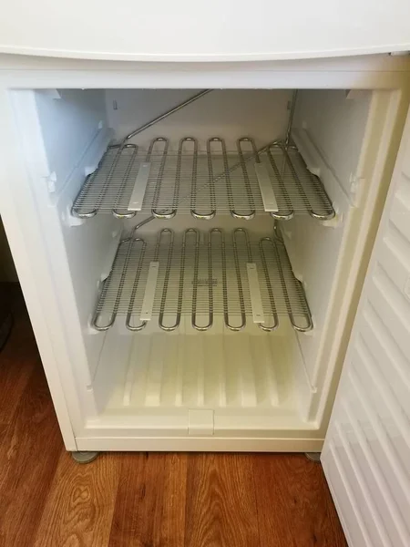 Caixa Congelador Vazia Sem Gavetas Durante Manutenção Limpeza Vista Frontal — Fotografia de Stock