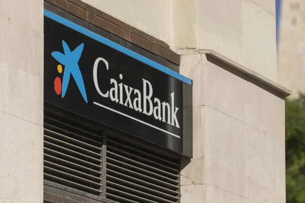 西班牙马德里 2020年5月18日 Caixabank银行入口处的主立面 位于Reretiro区 — 图库照片