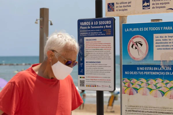 Torrenostra Castellon Hiszpania Lipca 2020 Starszy Mężczyzna Masce Aby Zapobiec — Zdjęcie stockowe