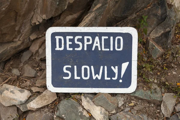 Ollantaytambo Peru April 2014 Waarschuwingsbord Weg Naar Inca Resten Van — Stockfoto