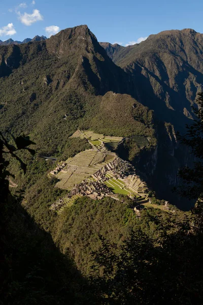 マチュピチュ ペルー 2014年4月6日 マチュピチュの頂上からの眺め ペルーの神聖な山Huayna Picchuに上がる — ストック写真
