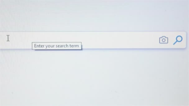 El usuario de Internet escribe la palabra "amor" en la barra de búsqueda — Vídeos de Stock