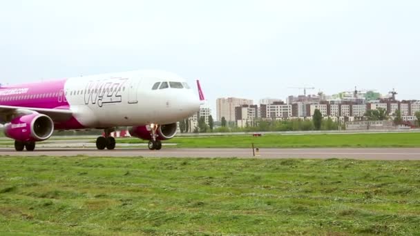 Kiev, Ukraine, -May 10,2019: Wizz Air passenger plane is moving along the runway. — Stock Video